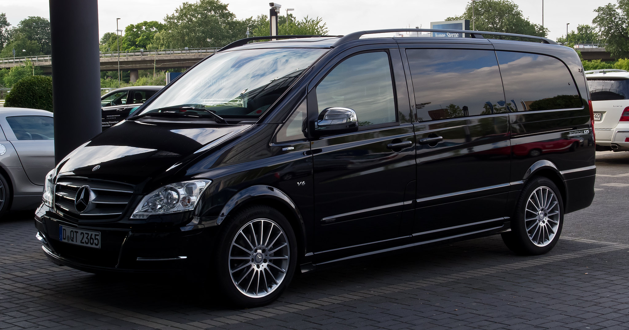 VAN STD LUXE VIANO